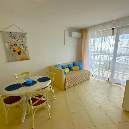 Marina Breeze - Firstline & Seaview شقة