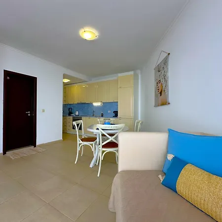 Marina Breeze - Firstline & Seaview شقة