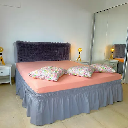 Marina Breeze - Firstline & Seaview
