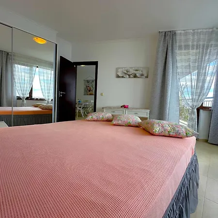Marina Breeze - Firstline & Seaview نيسيبار