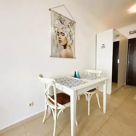 شقة Marina Breeze - Firstline & Seaview نيسيبار