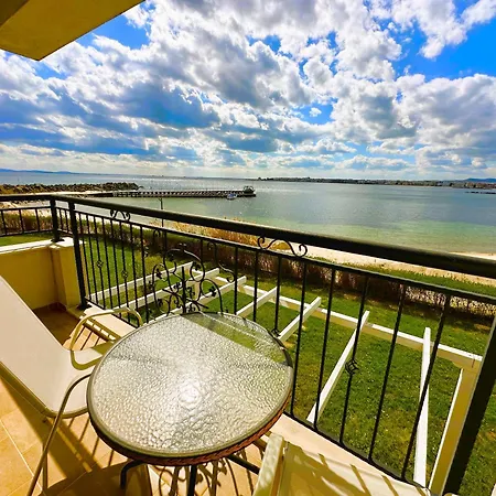Marina Breeze - Firstline & Seaview